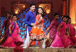 Piyush Sahdev and Mansi Shrivastav perform on Zee TV Holi Mahotsav