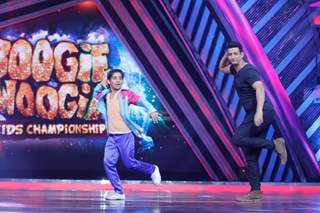 Sharman Joshi performs at the Promotions of 'Gang of Ghosts' on Boogie Woogie