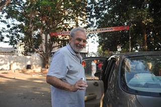 Kulbhushan Kharbanda casts his vote at a polling stations in Mumbai