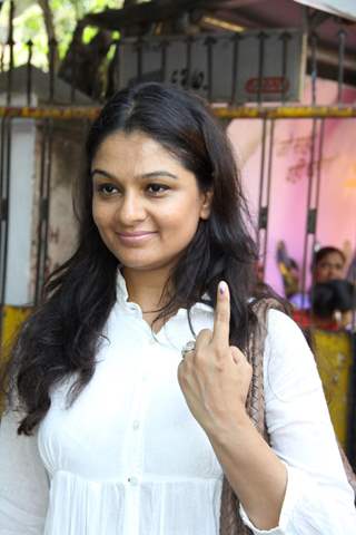 Tejaswini Kolhapure shows his inked finger