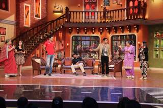 Irfan and Yusuf Pathan with the cast of Comedy Nights with Kapil