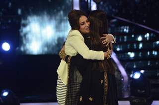 Madhuri and Rani were seen hugging on Jhalak Dikhla Jaa