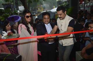 Sushmita Sen and Prosenjit Inaugurates the Sprawling Showroom in Andheri