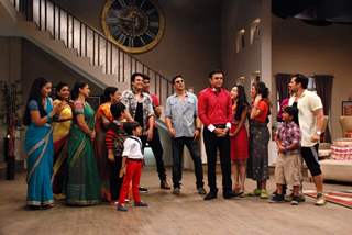 Akshay Kumar and Krushna Abhishek with the cast of Badi Door Se Aaye Hai