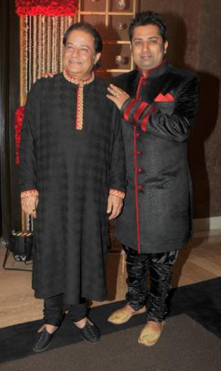 Sumeet Tappoo poses with Anup Jalota at his Birthday Celebration