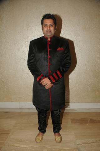 Sumeet Tappoo poses for the media at Anup Jalota's Birthday Celebration