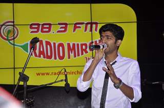 Mohammed Irfan performs at the Mirchi Top 20 Awards