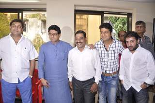 Mahesh Manjrekar, Raj Thackeray and Sanjay Narvekar were at Celebration of 100 Shows of Gholat Ghgol