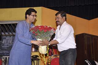 Raj Thackeray felicitating Sanjay Narvekar with a Bouquet of flowers