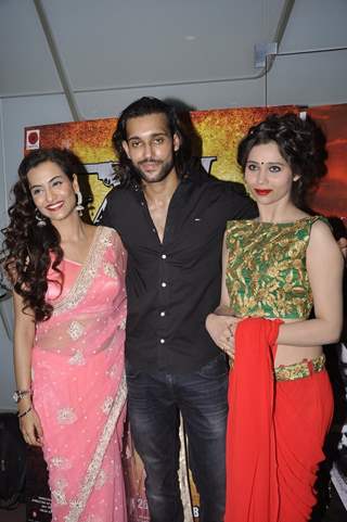 Akhil Kapur poses with Sasha Agha and Tia Bajpai at the Premier of Desi Kattey