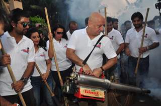 Ekkees Toppon Ki Saalami team at the cleanliness drive at the event