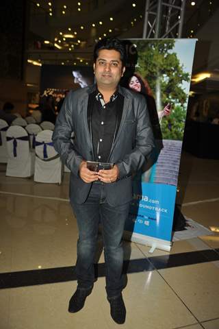 Sumeet Tappoo poses for the media at the Launch of Album 'Khamoshi Ki Aawaz'