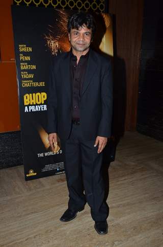 Rajpal Yadav poses for the media at the Premier of Bhopal: A Prayer for Rain