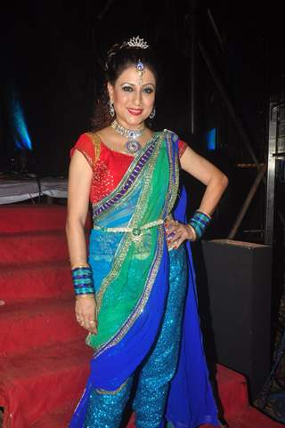 Kishori Shahane poses for the media at Dadasaheb Phalke Marathi Awards