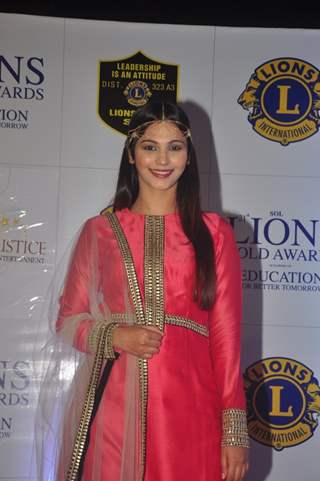 Shamata Anchan poses for the media at Lion Gold Awards