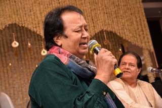 Bhupen Hazarika performs at Saurabh and Nasreen Daftary's Daughter Pooja's Wedding Reception