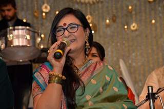 Jaspinder Narula performs at Saurabh and Nasreen Daftary's Daughter Pooja's Wedding Reception