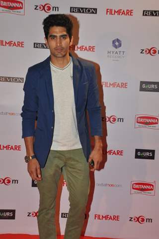 Vijendra Singh poses for the media at Filmfare Nominations Bash