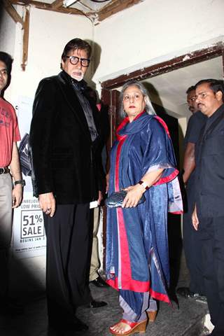 Amitabh Bachchan and Jaya Bachchan pose for the media at the Special Screening of Shamitabh