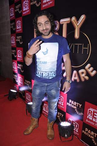 Praneet Bhatt poses for the media at Pritam Singh's Bash