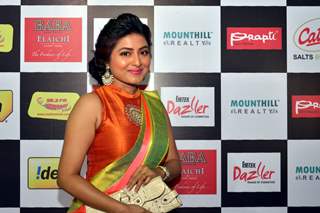 Gargi Roychoudhury poses for the media at Royal Stag Mirchi Music Awards Bangla 2014