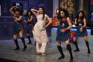 Jacqueline Fernandes performs at Farah Ki Daawat