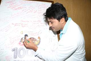 Anas Rashid signs a board at the Celebration of Diya Aur Baati Hum's 1000 Episodes Completion