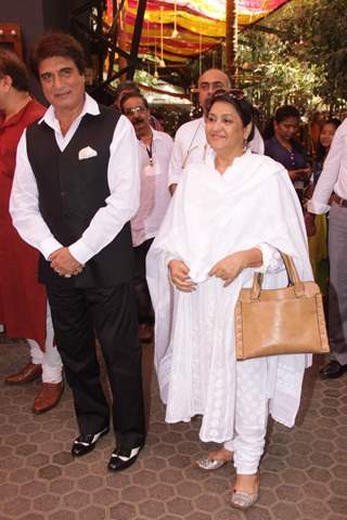 Raj Babbar and Nadira Babbar pose for the media at the Felicitation Ceremony of Shashi Kapoor