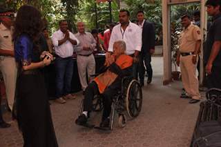 Shashi Kapoor greeting the guests at his Felicitation Ceremony