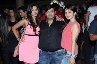 Kiku Sharda Poses with Ridheema Tiwari and Roop at Launch Party of Resto Bar 'Take It Easy'