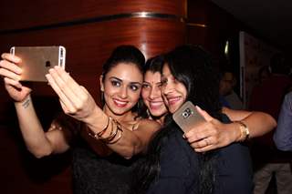 Selfie Time! - Amruta Khanvilkar, Tejaswini Pandit and Harshada Khanvilkar!