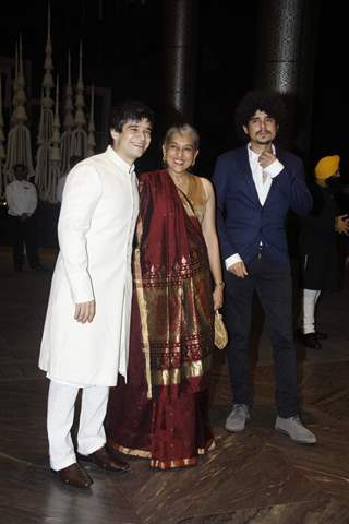 Viavaan Shah, Ratna Pathak and Imaad Shah at Shahid - Mira Wedding Reception!