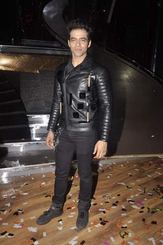 Himmanshoo A Malhotra poses for the media at the Grand Finale of Nach Baliye 7