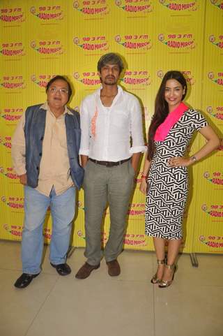 Tia Bajpai, Rakesh  Bedi and Vijay Raaz  at Radio Mirchi for Promotions of Baankey Ki Crazy Baraat