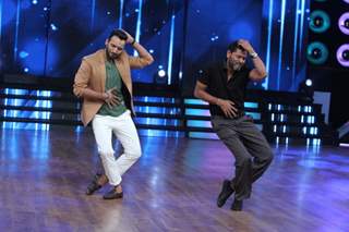 Prabhu Deva Shakes a Leg With Punit During Promotions of Singh is Bliing on DID Season 5