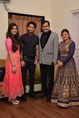Sudesh Bhosale With His Family at 'Amitabh Aur Main' Concert