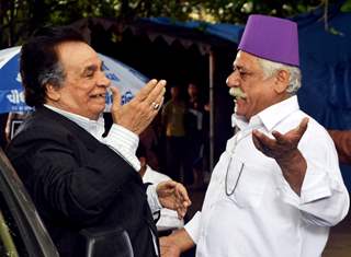 Kader Khan and Om Puri On Set of 'Hogaya Dimaagh Ka Dahi'