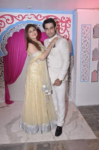 Vivian and Vahbbiz Dsena at Sachin Joshi's Diwali Bash