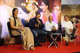 Sooraj Barjatya, Sonam Kapoor and Salman Khan at Press Meet of Prem Ratan Dhan Payo