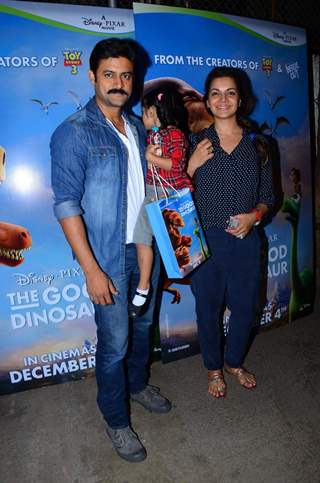 Manav gohil, Shweta kawatra with Daughter at Special Screening of 'The Good Dinosaur'