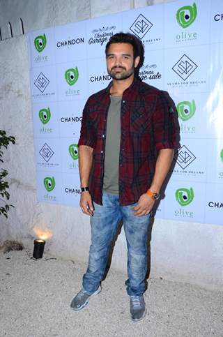 Mahaakshay Chakraborty Snapped Promoting Christmas Sale at Olive