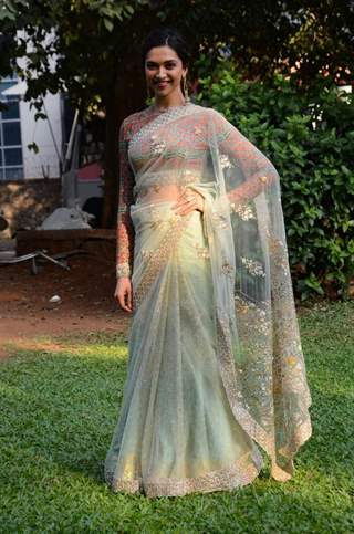 Deepik Padukone looking gorgeous at Promotions of 'Bajirao Mastani' on 'Swaragini'