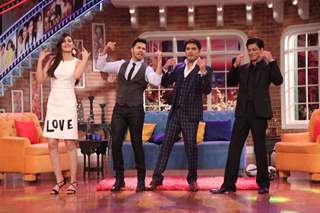 Shah Rukh Khan, Varun Dhawan and Kriti Sanon Shakes a Leg with Kapil Sharma on 'Manma Emotion' Song