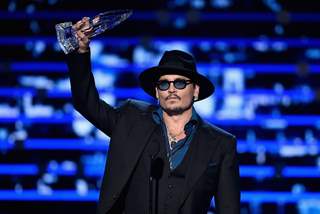 Johnny Depp wins Favourite Movie Dramatic Actor at the People's Choice Award 2016