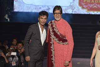 Amitabh Bachchan Turns Showstopper for Vikram Phadnis' 25th anniversary Fashion Show