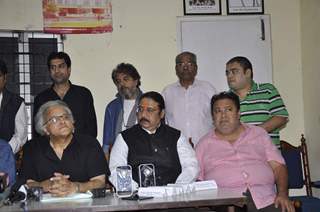 Sunil Sinha and Manoj Pahwa at Press Meet of CINTAA for 'Kiku Sharda'