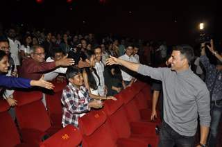 Akshay meets Fans During Promotions of 'Airlift'