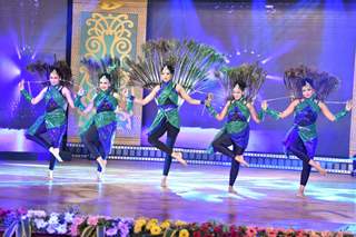 Jesse Randhawa Performs the opening dance at 14th Mumbai International Film Fest