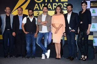Resul Pookutty, Kriti Sanon, Sonakshi Sinha, Anil and Shahid Kapoor at Press Meet of Zee Cine Awards