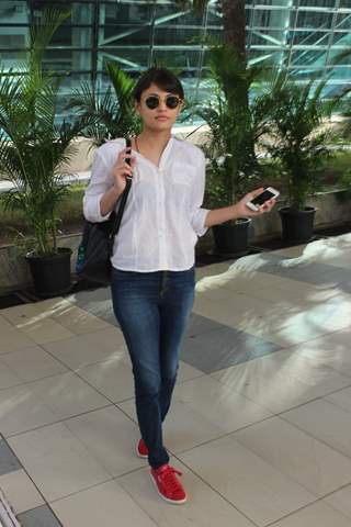 Airport Spotting: Sneha Ullal